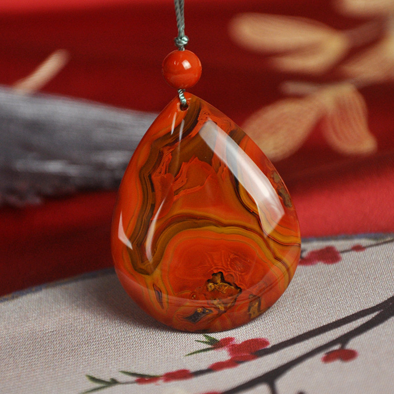 Pure natural Liu Dawan Xuanhua State Red Manau hanging pendant Sub-wire drawing grass flower Water drop square sweater necklace pendant