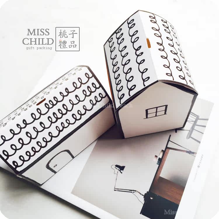 Black and white simple packaging carton cute little house gift box biscuit candy box full moon wedding egg wedding candy carton