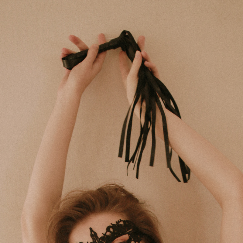 Small whip to serve the auntie at half past ten H-003 underwear accessories flirting props PU tassel loose whip