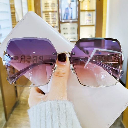 Солнцезащитные очки паши с новой световой большой большой рамой показал маленькие вставки, модная безрамная миопия прилив 2043