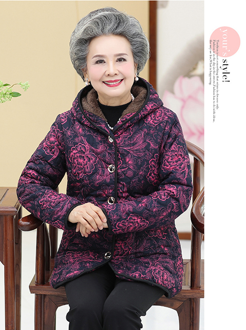 Bà mặc áo khoác mùa đông, phụ nữ trung niên cộng với áo khoác nhung, quần áo cũ, bà béo, bộ đồ mẹ áo phao trung niên