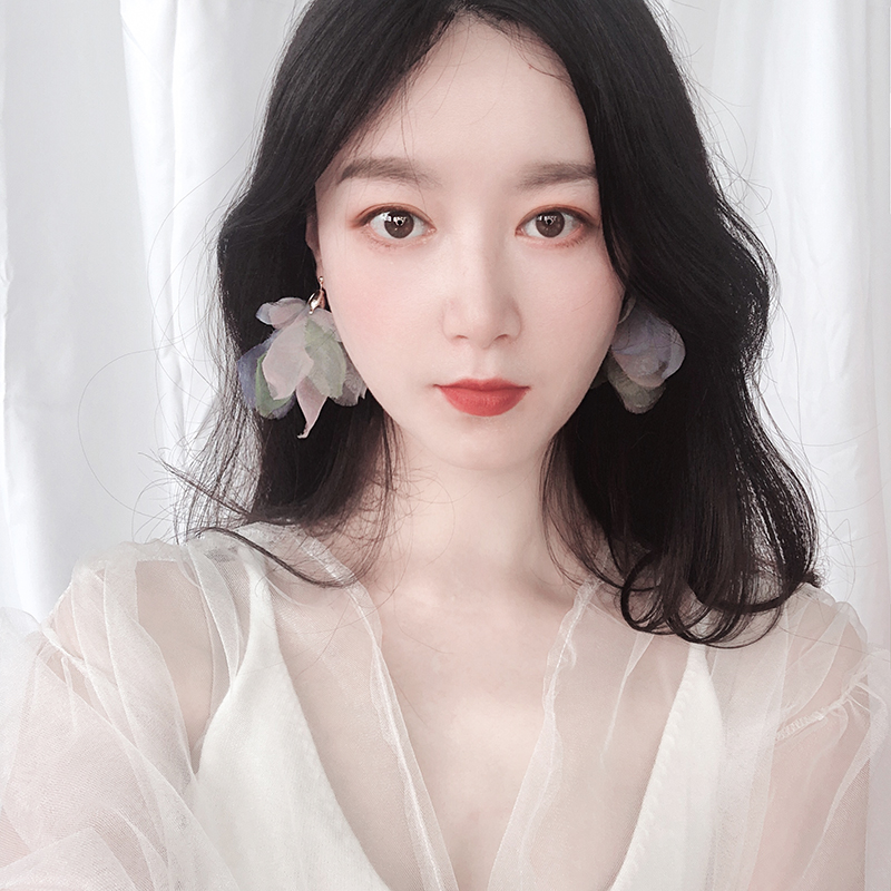 Fairy beauty earrings Morandi color piece of petals flowers ear crashes fairy ancient air exaggerated ear clips