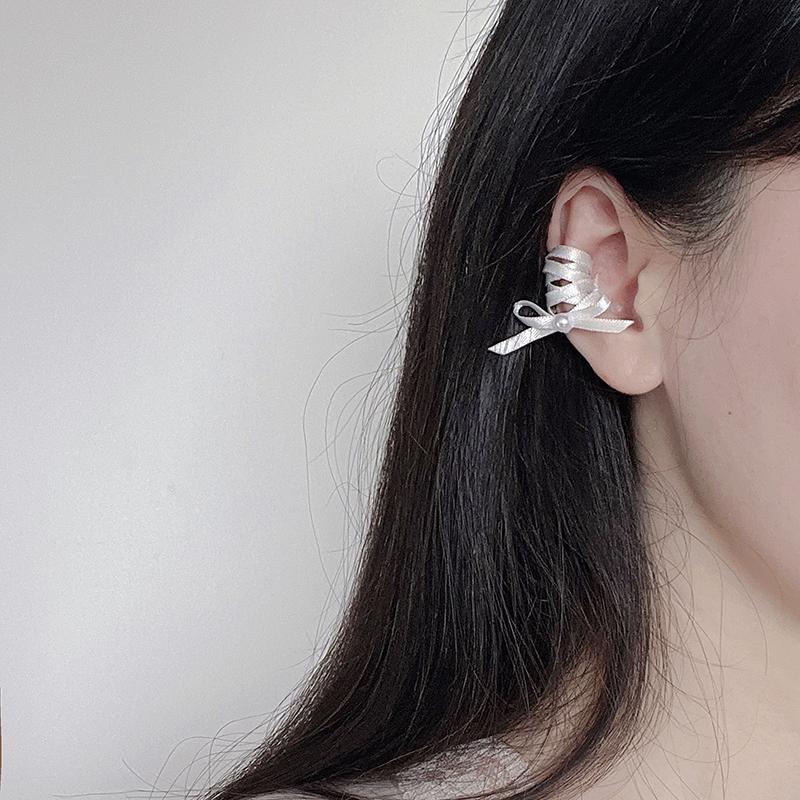 Original handmade cross-ribbon bow ear clips for pure and innocent young girls without pierced ears, featuring a ballet style.