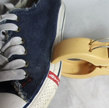 Large clips for shoe repair are used for clamping and fixing after bonding of cloth shoes and vulcanizing shoes.