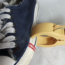 Large clips for shoe repair are used for clamping and fixing after bonding of cloth shoes and vulcanizing shoes.