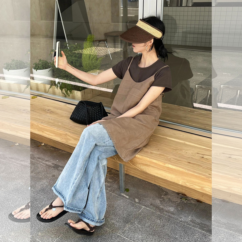 A Very Stylish Summer Outfit: a Complete Set of a Lazy Korean-Style Coffee-Colored Camisole Layered with a Short-Sleeved T-Shirt Casual Set for Women