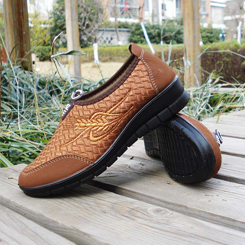 2022 spring Beijing cloth shoes women's shoes soft bottom non-slip mother grandma shoes middle-aged and elderly casual flat-bottomed deep mouth