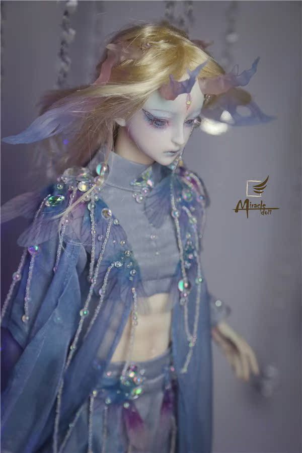 miracle_chizhulittlemoth_09.jpg