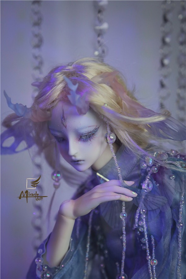 miracle_chizhulittlemoth_05.jpg