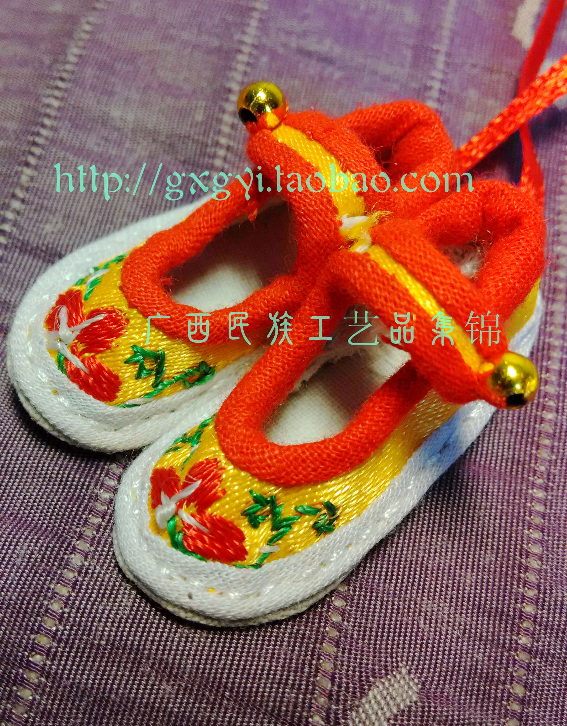 Guangxi ethnic handmade bag mobile phone hanging adorned with round head refined small embroidered shoe hanging decoration Pau safe and healthy