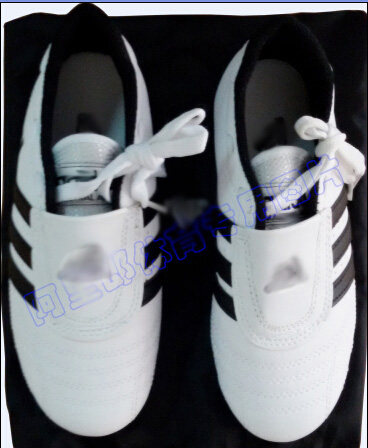 Adult new children taekwondo shoes breathable and comfortable with large print words