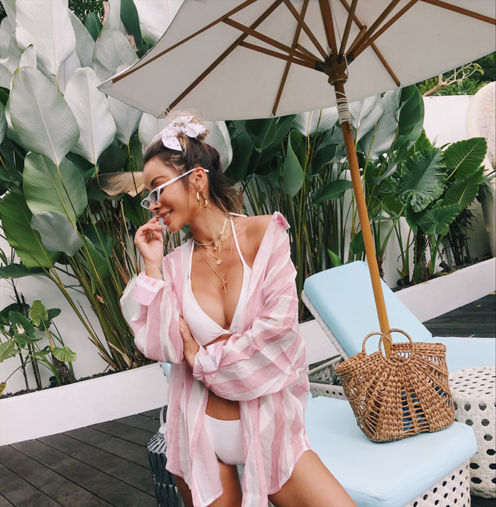 Ở lại! Sexy cup tam giác đơn giản T quần hip cao mở bikini áo tắm đen / trắng LGB-60 shop do boi