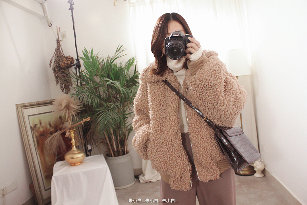 Áo khoác gấu bông! Phải có năm nay! Dày và ấm! Faux fur one lamb short jacket B 3515 quần áo nữ
