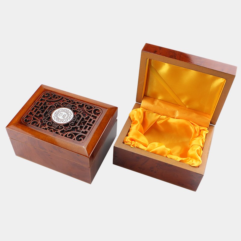 Upscale handlebar piece pendant ring necklace wood box starred moon Bodhi Buddha pearl jade bracelet handstring handmade packaging box