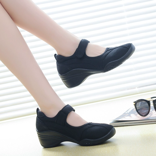 Одна педаливая обувь весной и осенью, новая старая пекинская ткань обувь сплошной склон, мягкие женские туфли, танцевальные туфли, туристические туфли