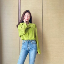 Zhao San retro Hong Kong style avocado green white shirt female 2021 new design sense niche loose top view