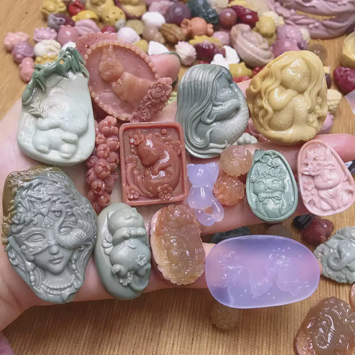 阿拉善瑪瑙動物吊墜天然雕刻設計萌寵造型半寶石配件