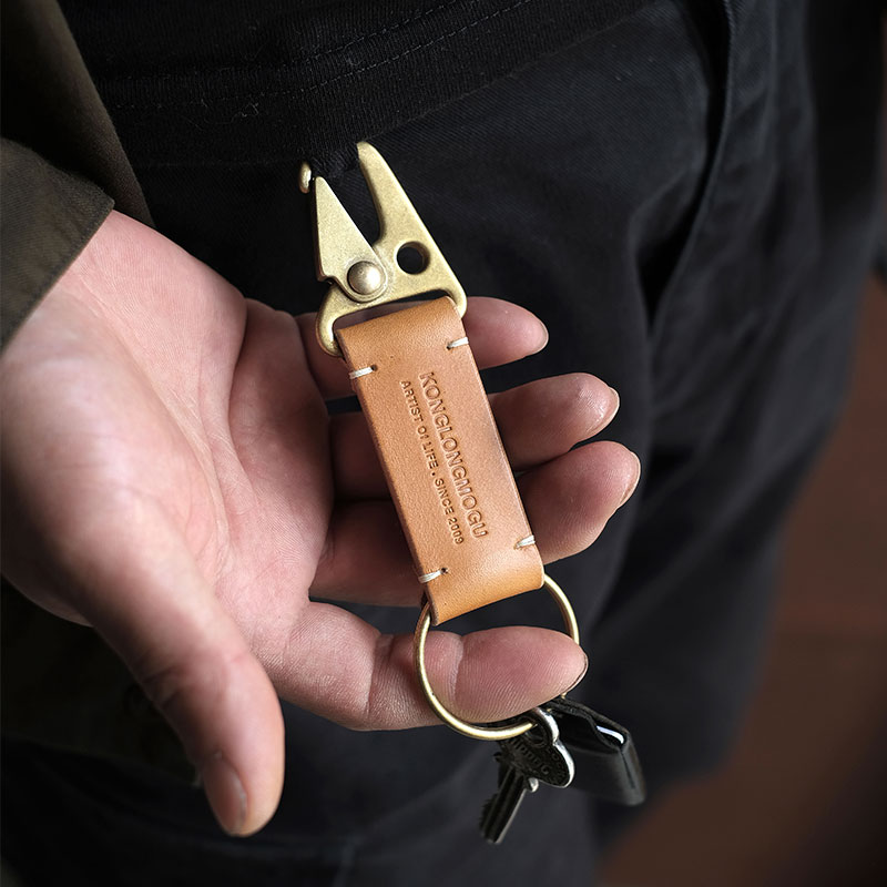 KONGLONGMOGU PLANT TANNING COW LEATHER CAR LOVERS GENUINE LEATHER PERSONALITY BRIEF PENDANT RETRO WAIST HANGING KEY BUTTON