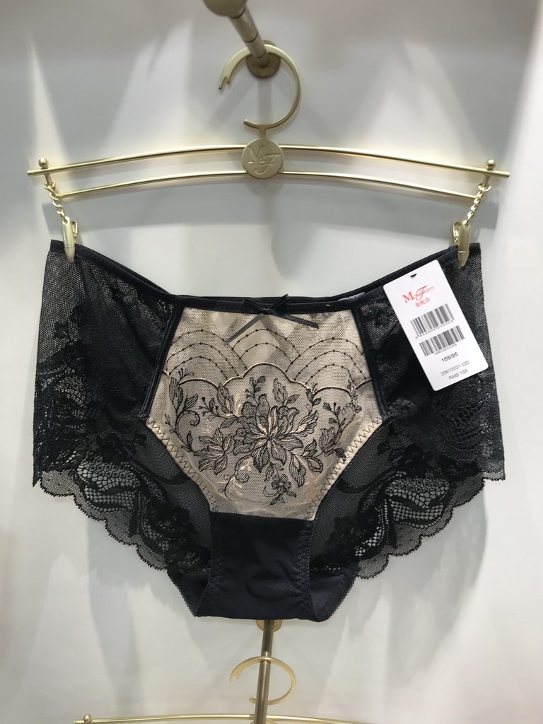 Manny Finn 2020 spring summer mid-waist triangle pants pro-skin-wrap hip-free underpants women 20612031 20812031