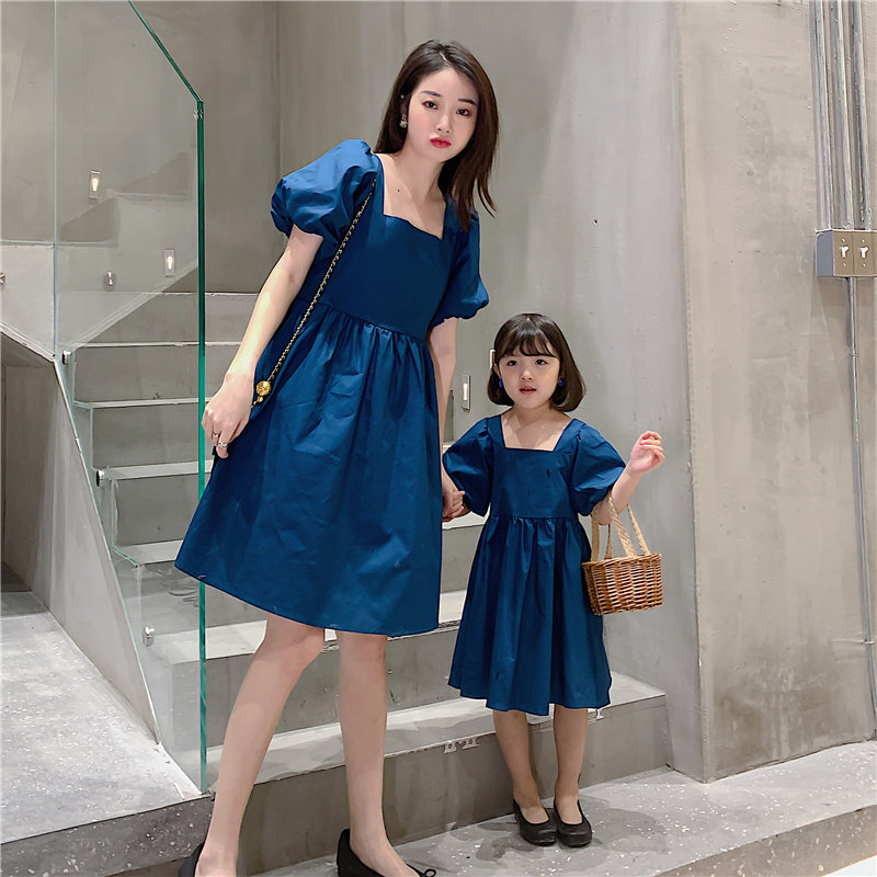 High end special pro-submount 2022 summer dress new French style square collar relaxed foreign bubble sleeveless female dress surges