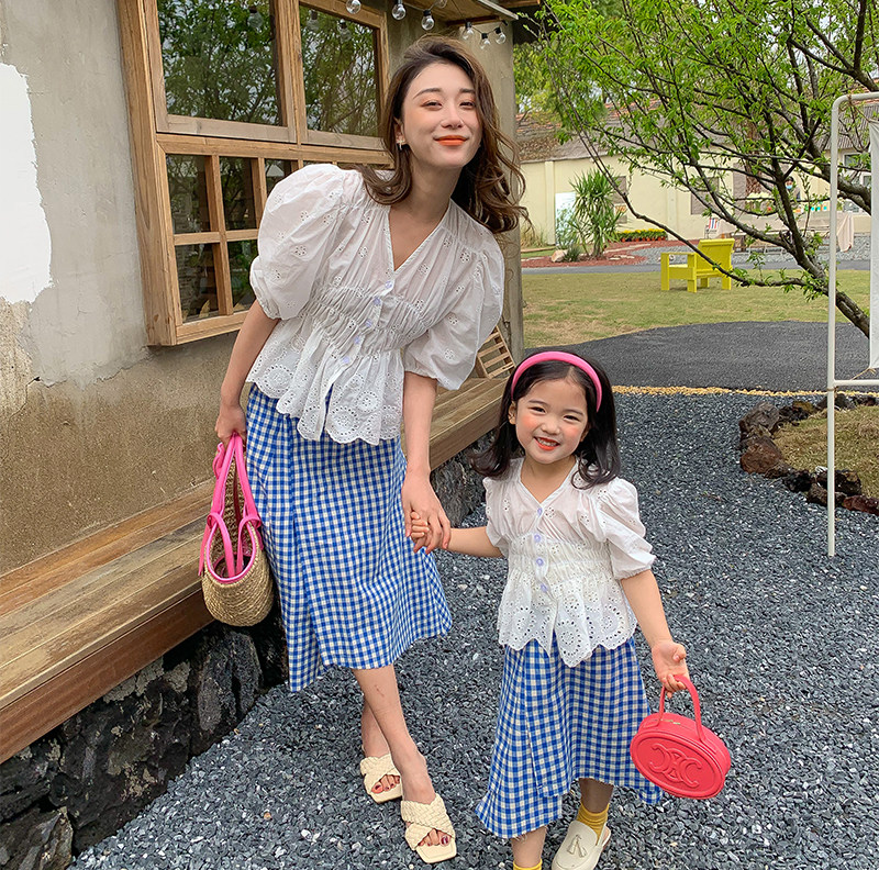 High-end pro-daughter dress female dress Summer tide French style V collar lace blouse irregular plaid suit dress Two sets