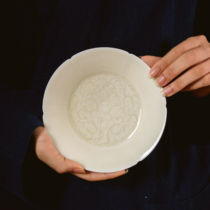 Song Feng relief peony kwai mouth plate shadow Celadon shallow water pot bearing carved nest plate Ceramic pot holder snack plate Dry bubble plate