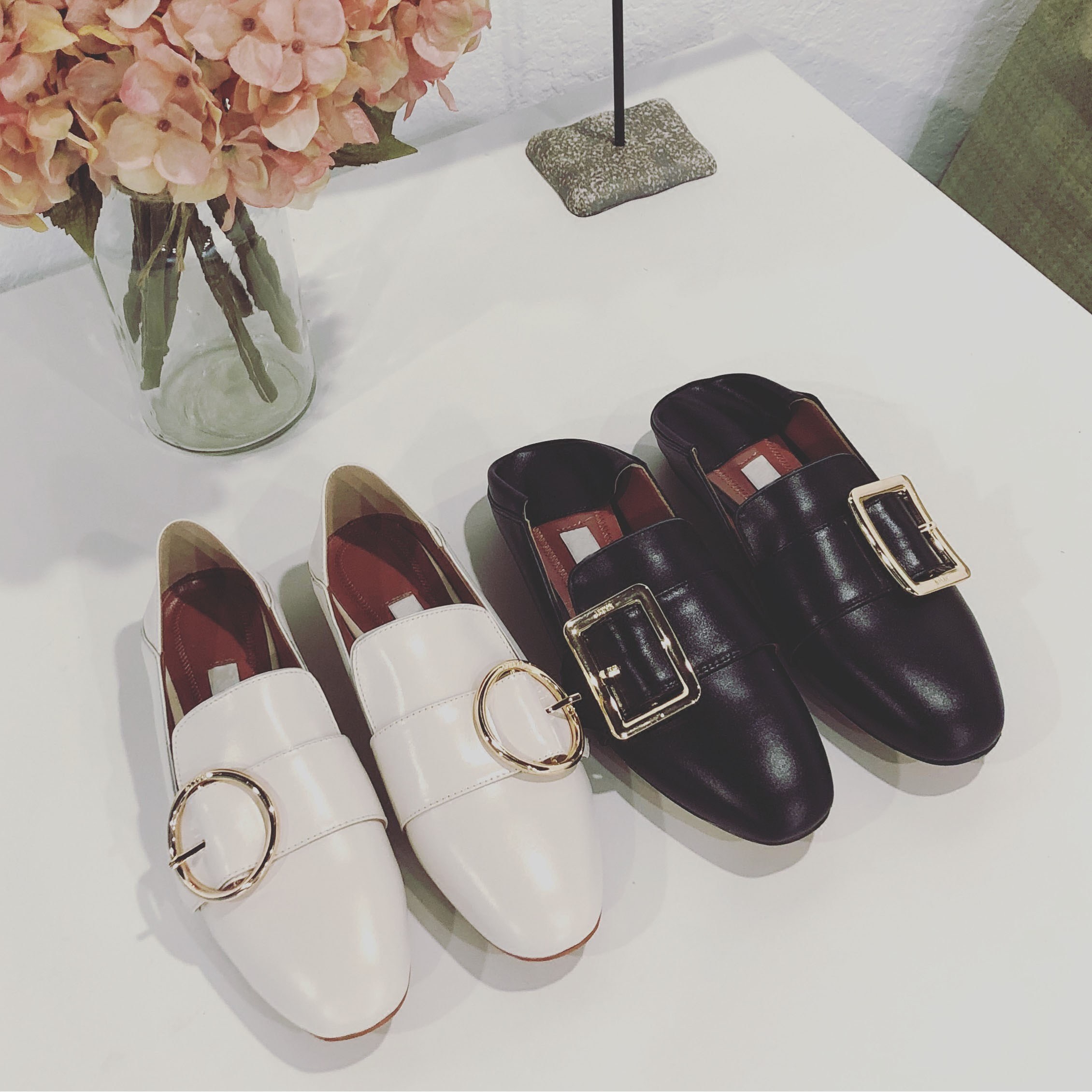 2022ss (Aphrodite) leather bag shoes new square buckle women's flat retro one pedal loafer