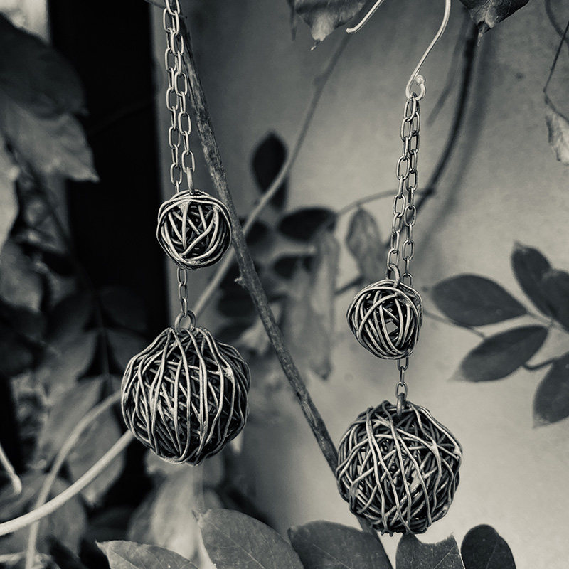 11 1 Live-Thai handmade three-dimensional winding round ball Vintage 925 silver earrings