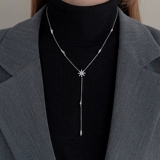 Брендовое небольшое дизайнерское ожерелье, серебро 925 пробы, коллекция 2023, тренд сезона, легкий роскошный стиль, популярно в интернете