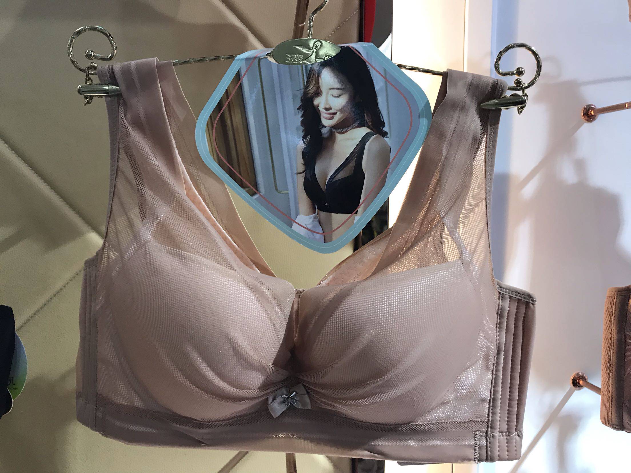 Jade Gesture One Clan Spring Summer New Thin 75B 75B 85B 90B 90B Underwear Memory Soft Steel Ring Glossy Lingerie 6810