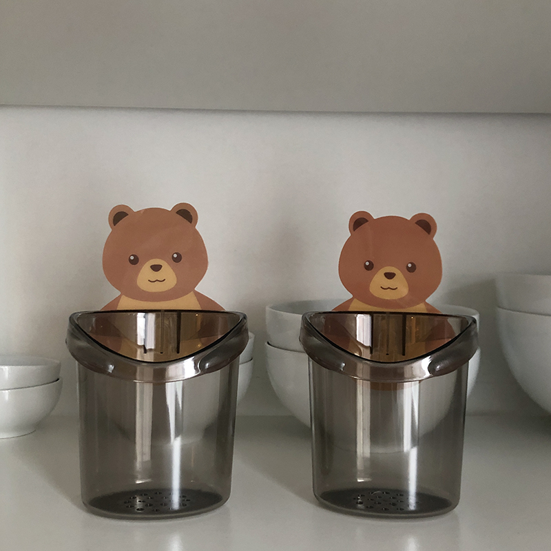 Xin Gang Gang cute cartoon bathroom drainable multi-function hanging cup pen holder Makeup brush storage bucket