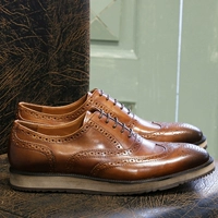 Вас 100 прилив мужская корейская версия Brock Oxford Shoes British Crorced Brown Business Casual Dism изготовлена ​​обувь