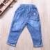 Za trẻ em ra quần áo trẻ em trai và gái lợn Lợn thêu bông mỏng phần chống muỗi quần dài Harlan denim - Quần jean bán quần áo trẻ em Quần jean