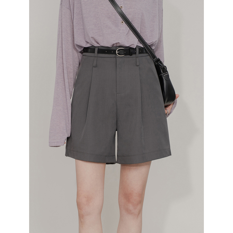 Classic Casual Suit Shorts for Women, Simple and Versatile, High-Waisted, Slimming Hot Pants, Straight-Leg, Height-Enhancing, Vintage Bermuda Shorts Classic Casual Suit Shorts for Women, Simple and Versatile, High-Waisted, Slimming Hot Pants, Straight-Leg, Height-Enhancing, Vintage Bermuda Shorts
