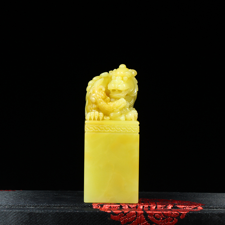 Stone Junta SaiQingtian seal bouquets bouquets bouquets bouquets of yellow and ancient beast sculptures The old chapter of the collection Grade treasures connoisseurisand 3CM