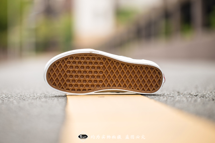 Quạt Vans Trượt trên đôi giày màu đen và trắng một đôi giày vải cổ điển Giày nam giày nữ VN-0EYEBLK giày thể thao juno