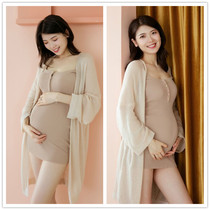 Pregnant women take photos of clothing during pregnancy and shoot fashion selfish art photo studio photography knitting sling