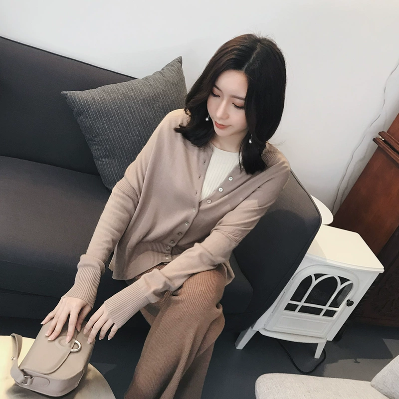 MC 2018chic đầu mùa xuân mới retro nhẹ nhàng gió đan áo khoác cardigan nữ bên ngoài có một chiếc khăn choàng nhỏ Z18023