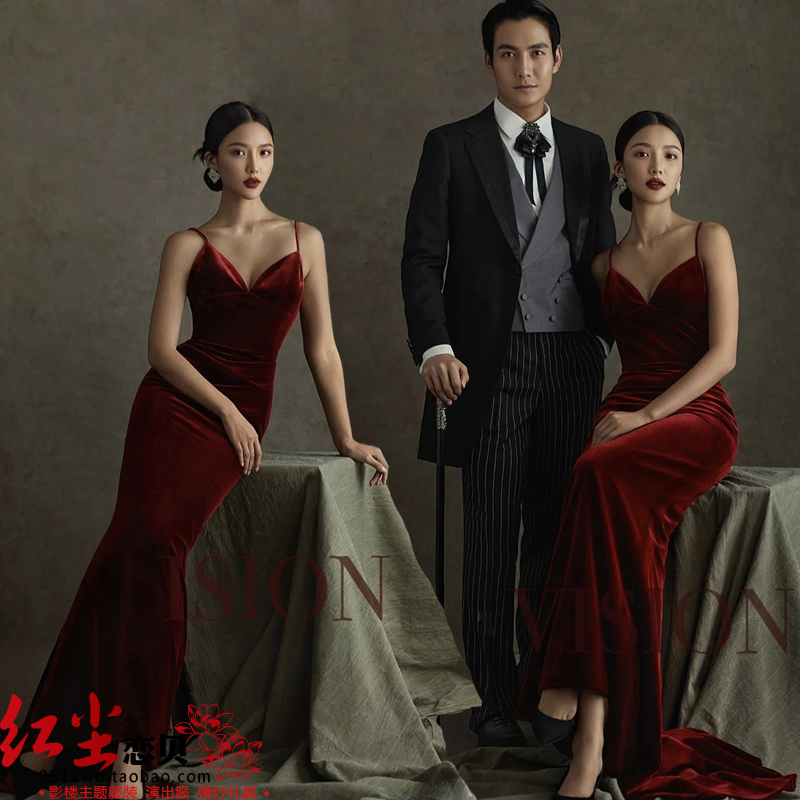 Studio wedding photography theme clothing European style retro portrait photography elegant wine red hanging shoulder back fishtail dress