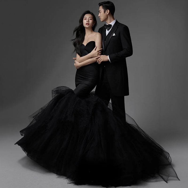 Black Tutu Skirt, Waist-Cinching Fishtail Tube Top, Indoor Couple Photo Shoot, Long Dress, Photo Studio Theme Wedding Dress