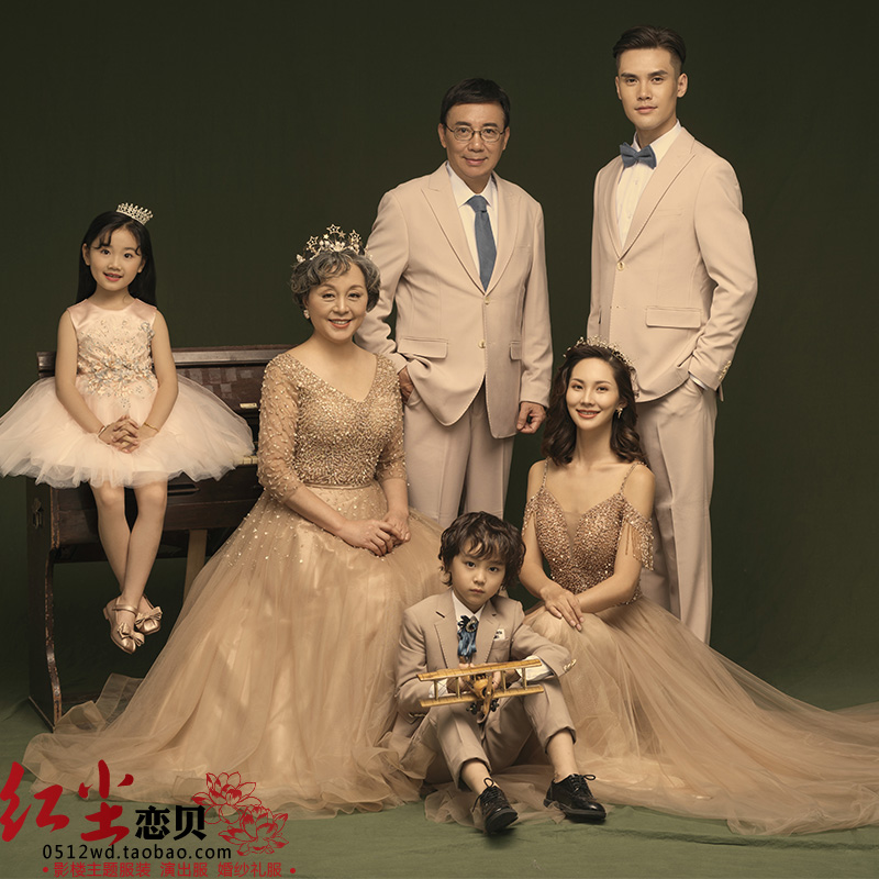 Photo Gallery Themed family of six full family foodie photography Costume Lovers Wedding portrait Dress Portrait of the Korean version of the suit