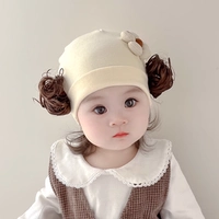 Бежевая шапка