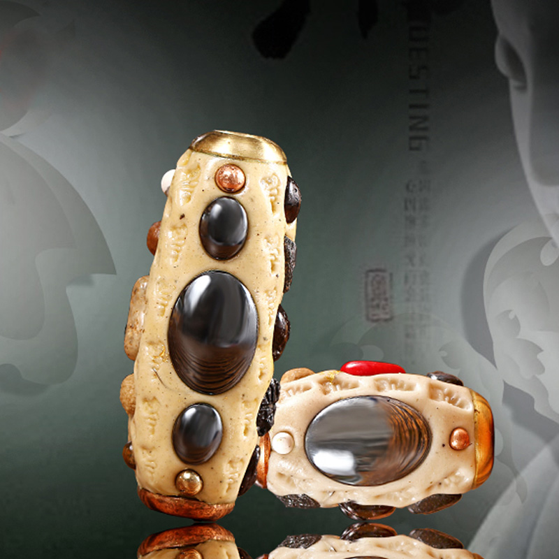 Thailand's 14-year-old shop of Thai Buddhas dragon lady