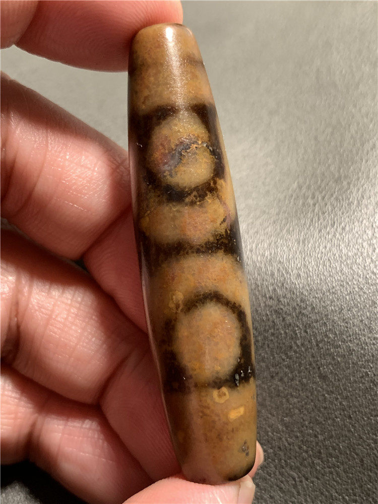 The Tibetan Seven-Eyed Dzi 58.2*14mm Onyx Jewelry Pendant is thought to perfection