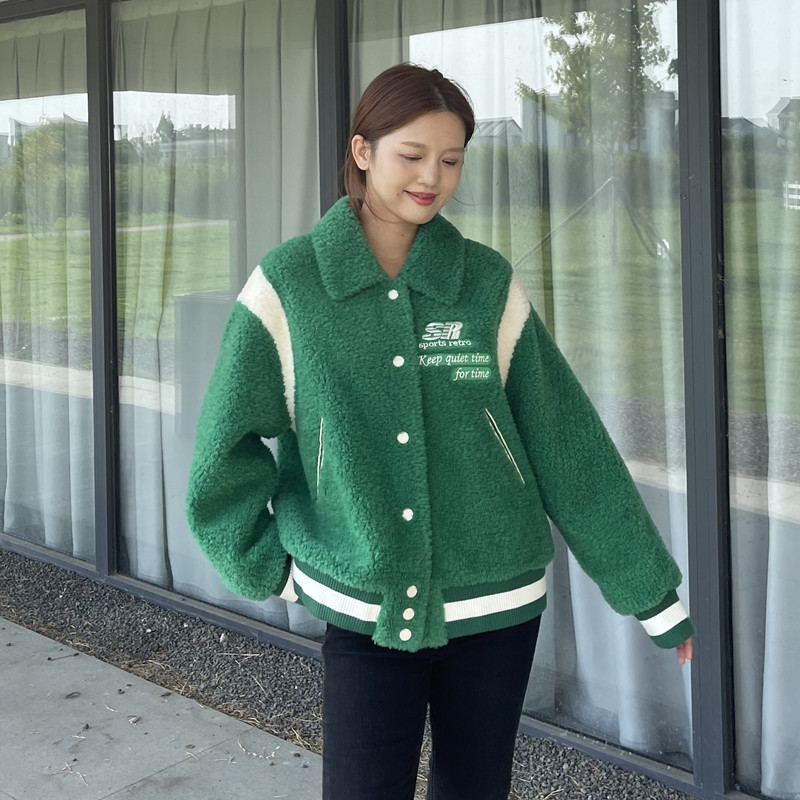 2022 new lamb wool coat women's sheep shearling coat fur all-in-one baseball uniform embroidered retro short winter