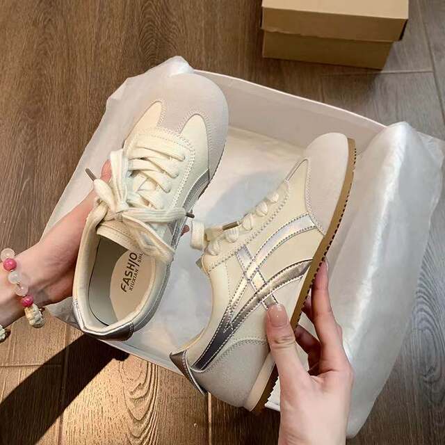 Leather moral training shoes for women 2025 spring new women's shoes breathable retro white shoes sports and leisure shallow mouth sneakers