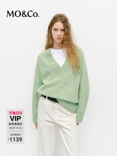 MOCO毛衣羊驼绒绵羊毛粗纺轻暖深V领宽松MBE1SWT011