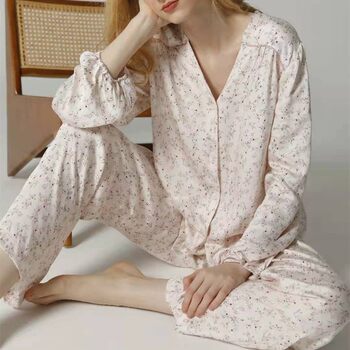 ຊຸດນອນຄໍ v-neck ສີບົວອ່ອນຂອງແມ່ຍິງພາກຮຽນ spring ແລະດູໃບໄມ້ລົ່ນທີ່ມີໂຄງສ້າງບາງໆ satin ຝ້າຍໄຫມຝຣັ່ງ floral ແຂນຍາວ rayon ເຄື່ອງນຸ່ງຫົ່ມເຮືອນ