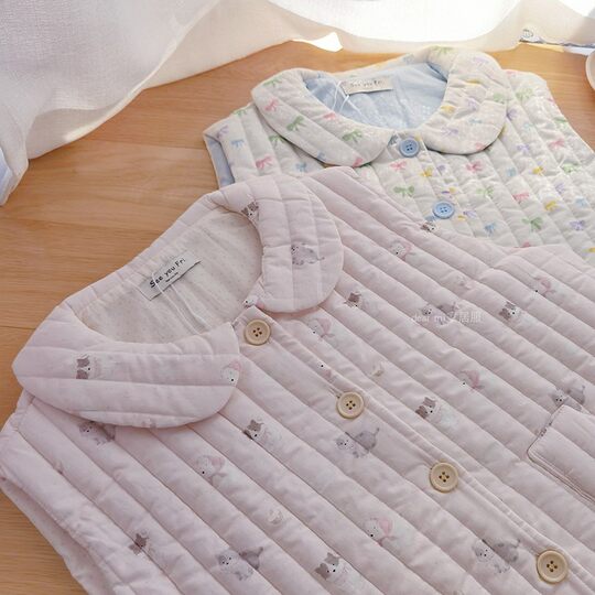 Age-reducing and versatile three-layer quilted vest casual home wear