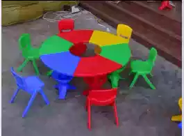 Factory direct sale six-person children's table and chair round table kindergarten plastic table children's splicing table